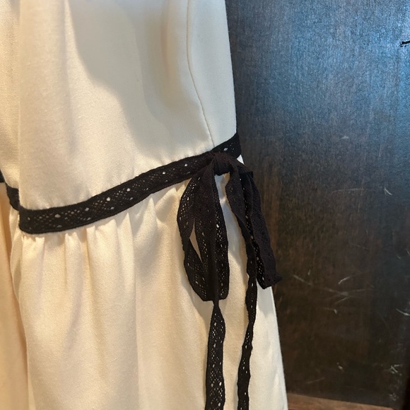 Entro Elegant Cream Dress - Picture 3 of 7